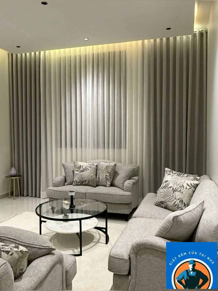 Vệ sinh rèm tại nhà Hoàng Mai liên hệ Đức Tài CLean