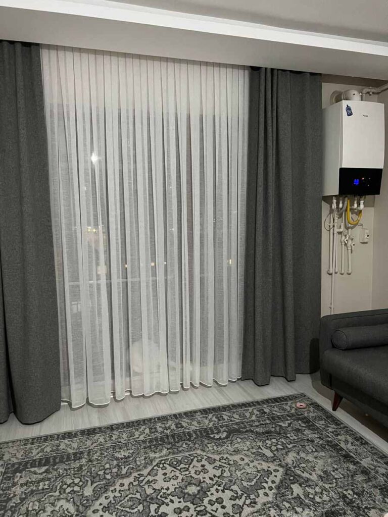 Minh Thiện nhận vệ sinh rèm cửa tại nhà