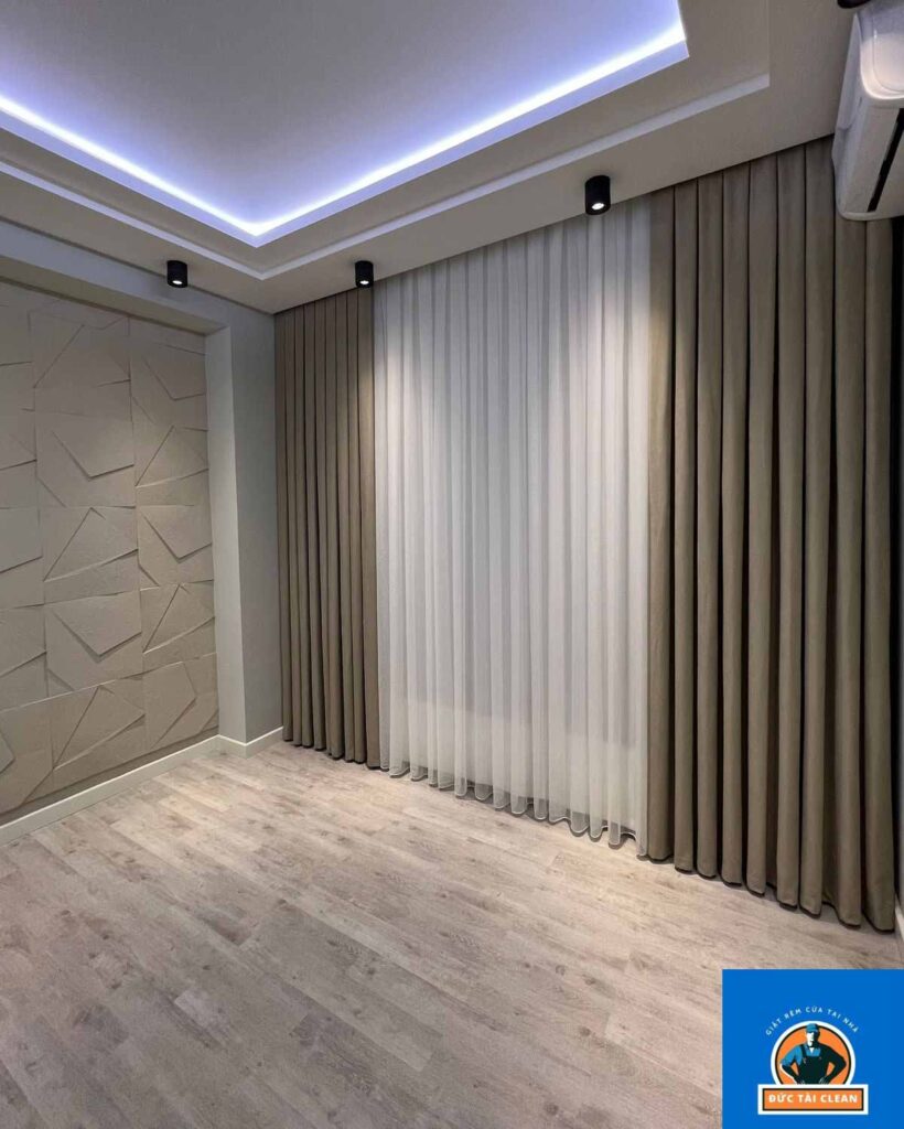 Vệ sinh rèm vải tại Đức Tài Clean
