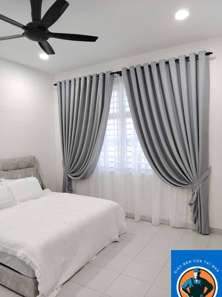 Vệ sinh rèm tại nhà Đức Tài Clean