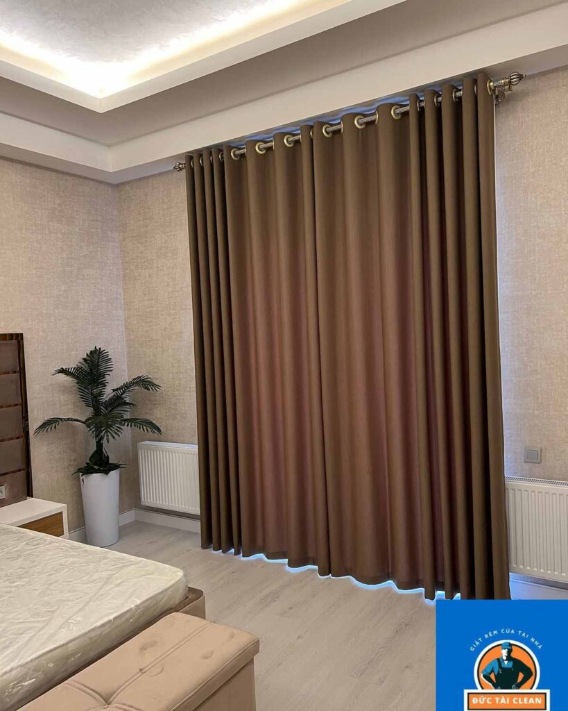 Dịch vụ vệ sinh rèm tại nhà Đức Tài Clean
