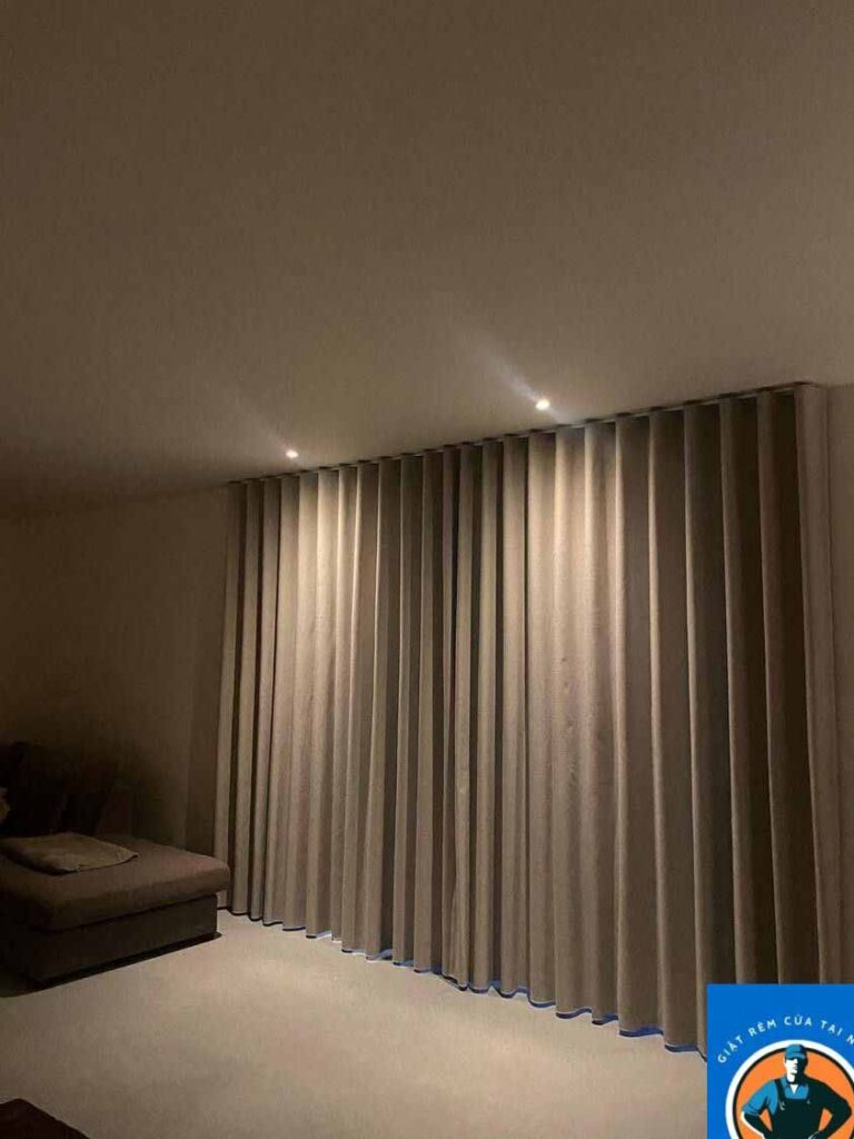 Paris Laundry tại Hàng Mành nhận giặt rèm cửa tại nhà