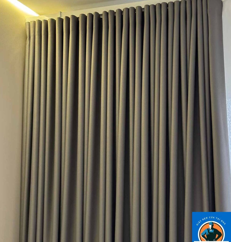 Huế giặt là chuyên nhận giặt rèm Thanh Trì