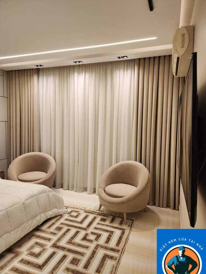 Giặt khô là hơi Thu Hương nhận giặt rèm cao su tại Long Biên