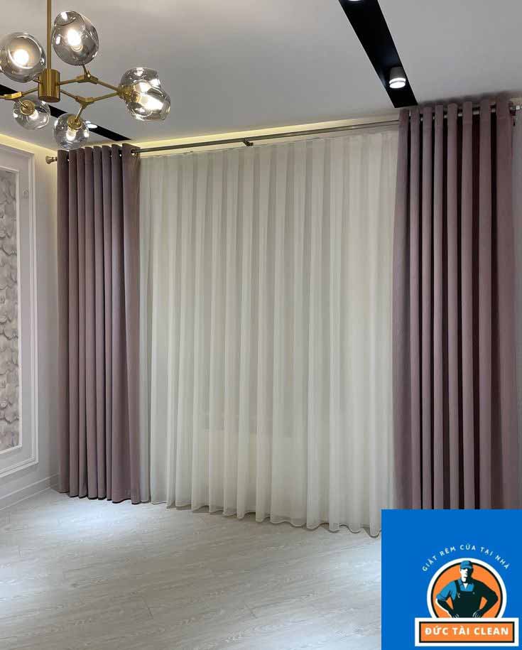 Thợ nhận giặt rèm tại xưởng Hà Đông