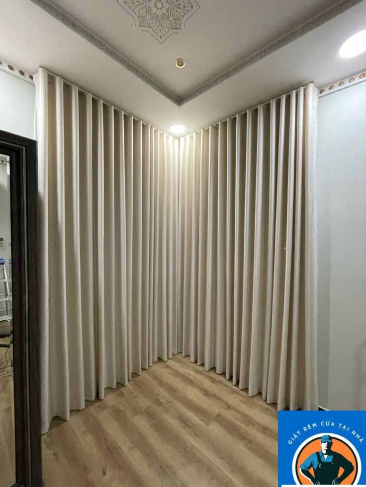 Đức Tài Clean nhận giặt rèm cửa tại nhà Đông Anh